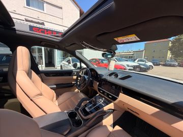 Porsche Cayenne - 8