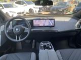 BMW iX xDrive60 M Sport Pro || Pano AHK Autobahnass - BMW mit Elektro-Antrieb: Beige