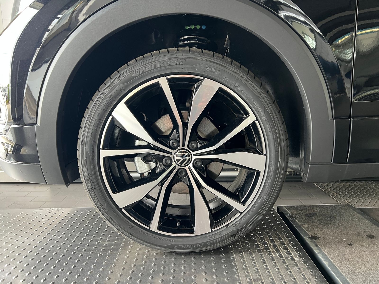 Fahrzeugabbildung Volkswagen T-Cross R-Line 1.5 TSI DSG *AHK, IQ.LIGHT, ACC,