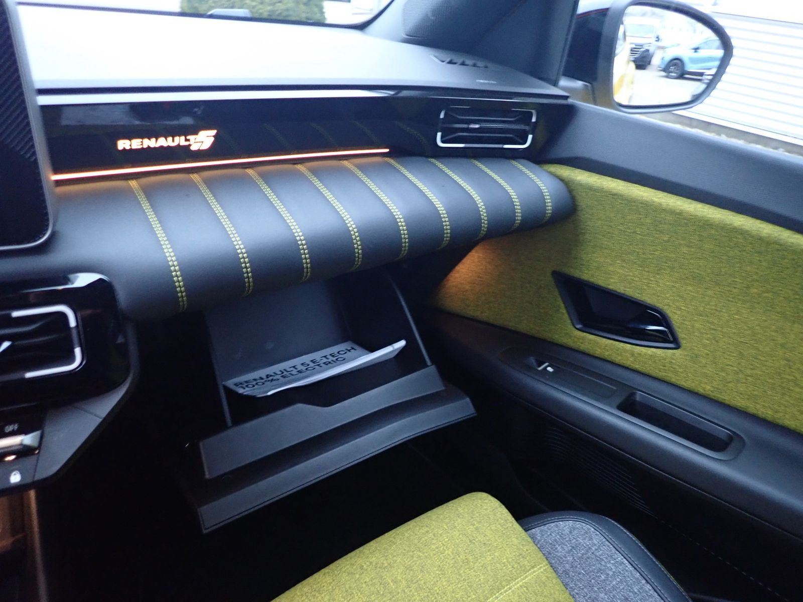 Fahrzeugabbildung Renault R 5 E-Tech Electric 150 Comfort Range Iconic Fiv