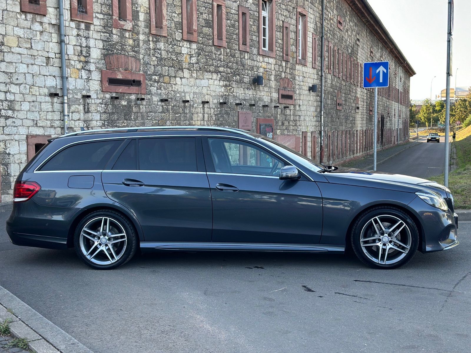 Fahrzeugabbildung Mercedes-Benz E 300 T AMG LINE BLUETEC HYBRID*EXCLUSIVE LEDER*