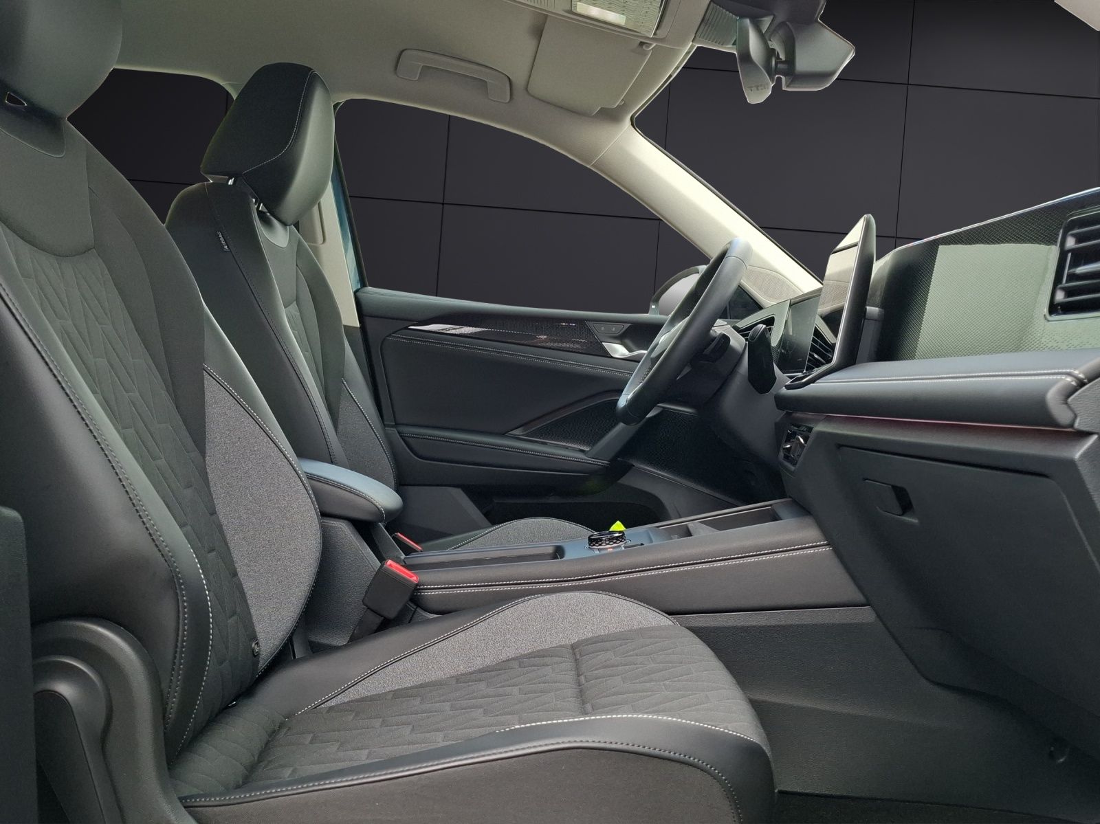 Fahrzeugabbildung Volkswagen Tiguan eTSI Goal LED AHK Navi AID ACC RFK SHZ