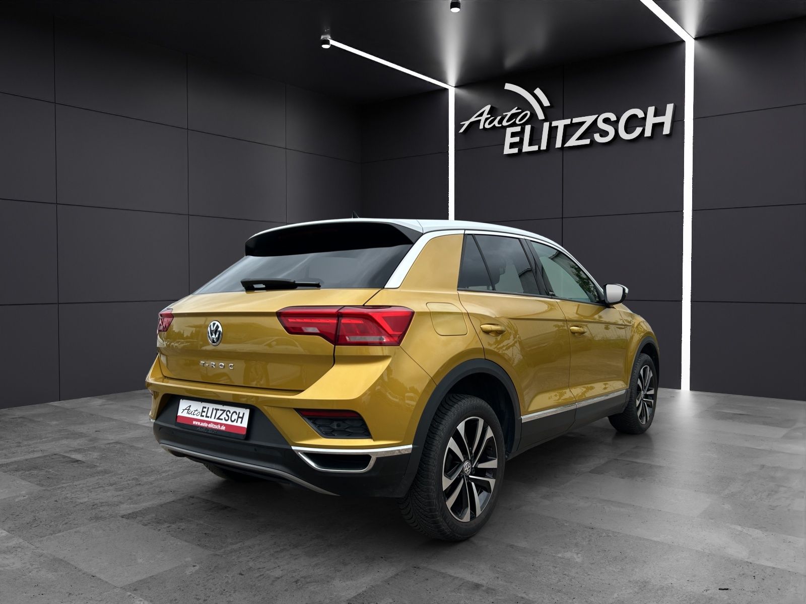 Fahrzeugabbildung Volkswagen T-Roc TSI United DSG LED Navi ACC AHK RFK SH