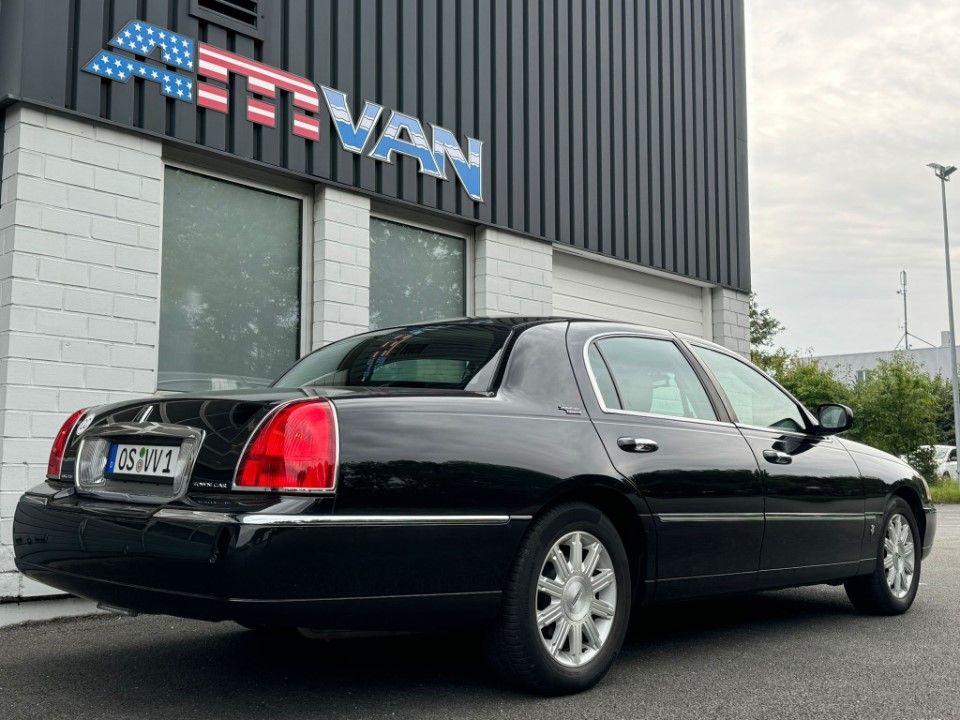 Fahrzeugabbildung Lincoln Town Car Signature Limited