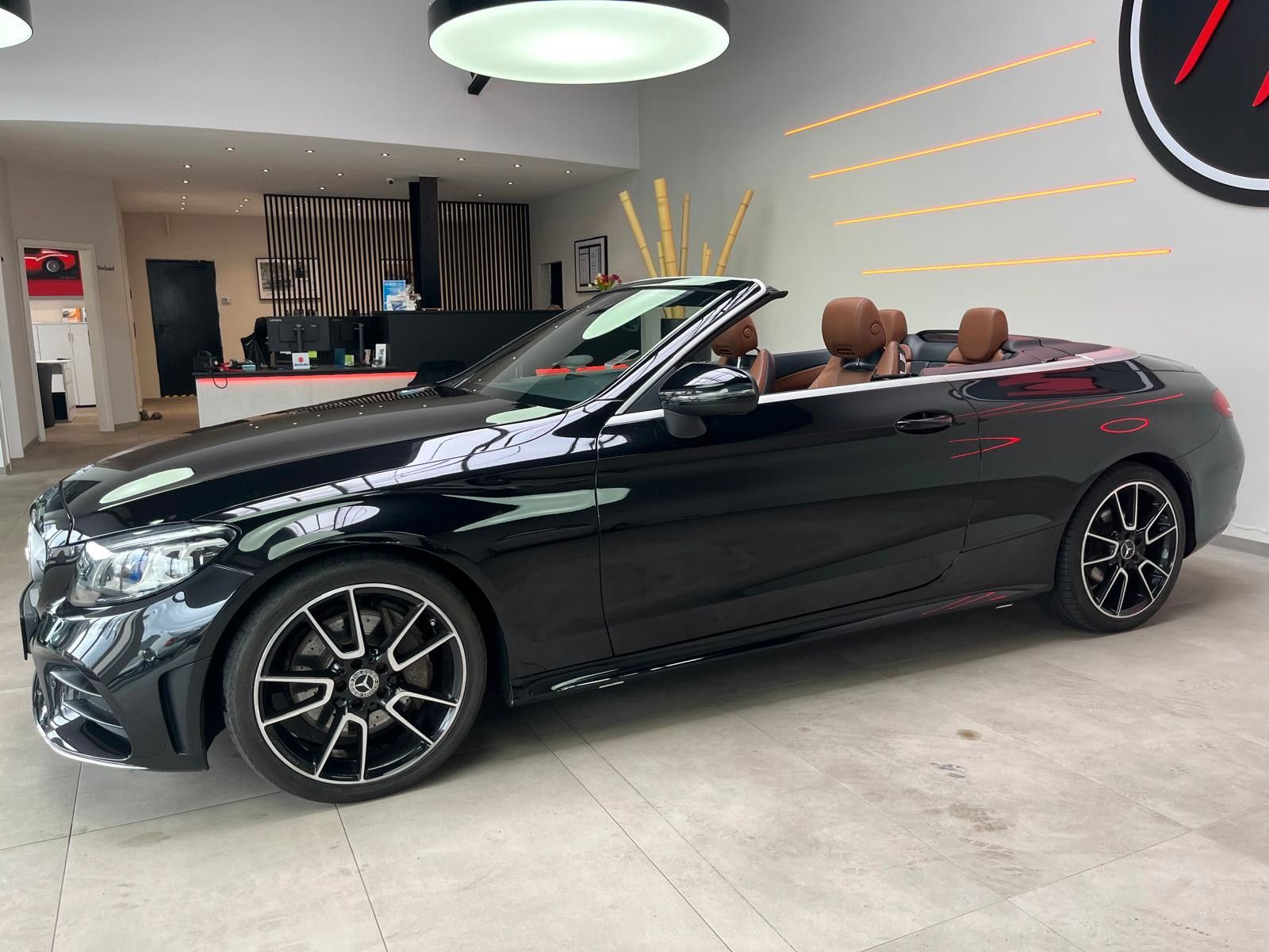 Fahrzeugabbildung Mercedes-Benz C 300 Cabrio AMG-Line