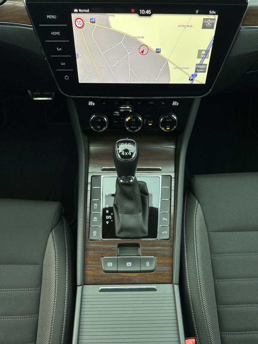 Fahrzeugabbildung SKODA Superb Combi 2.0 TDI 4x4 DSG Scout NAV+LED+AHK