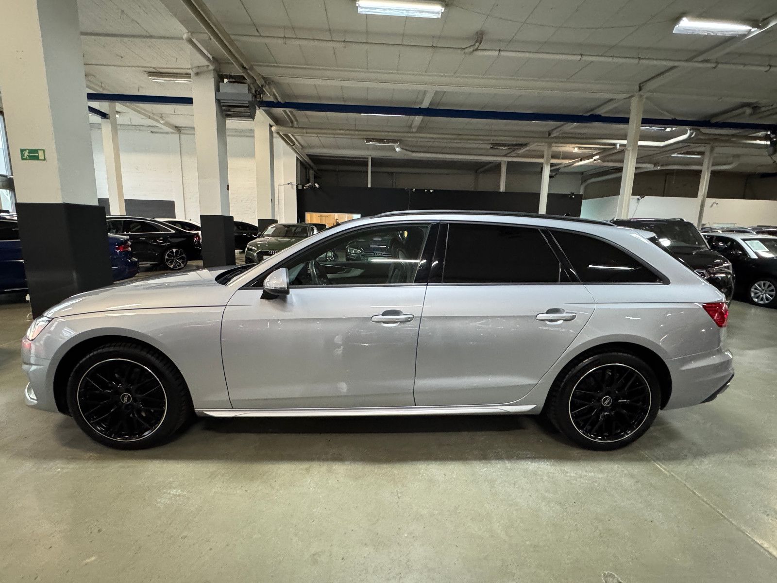 Fahrzeugabbildung Audi A4 35 TDI S-LINE BLACK RS4 SITZE MASSAGE VIRTUAL