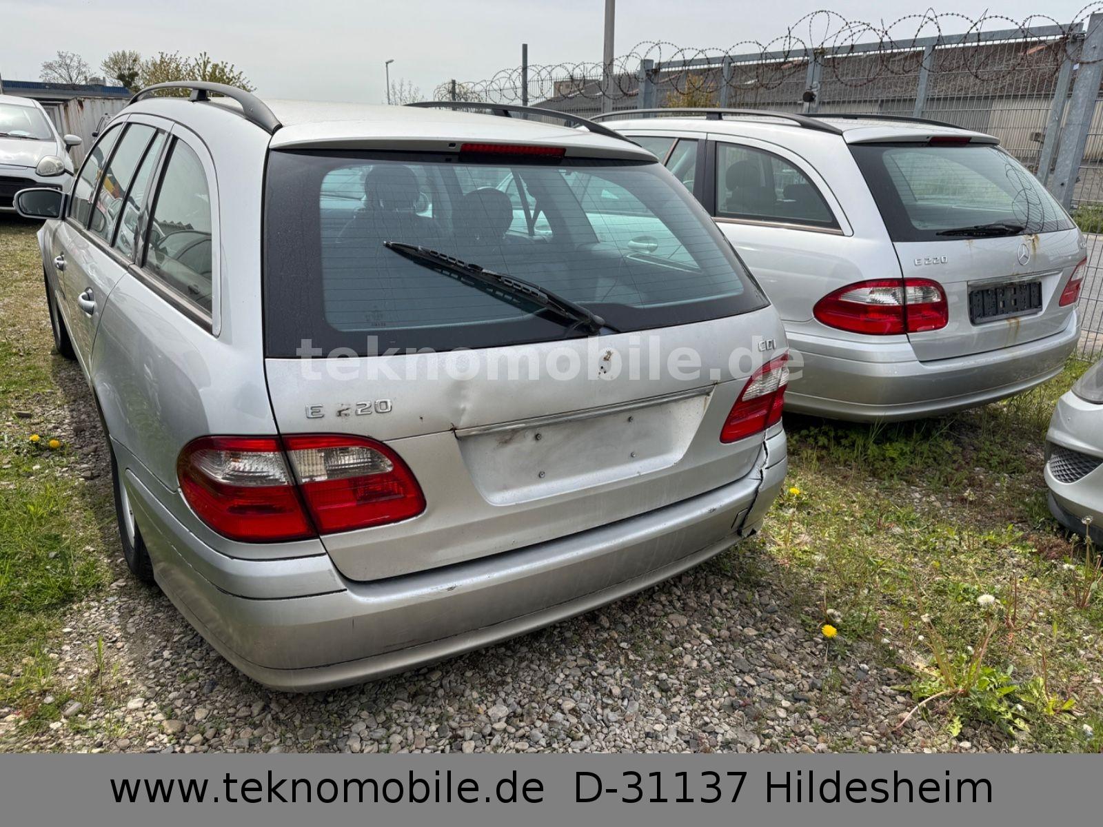 Mercedes-Benz E220 2005 — rear view