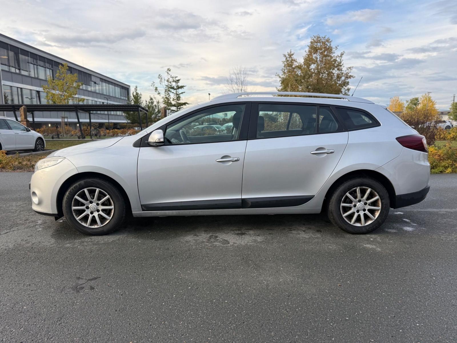 Renault Megane 2010 — photo 8