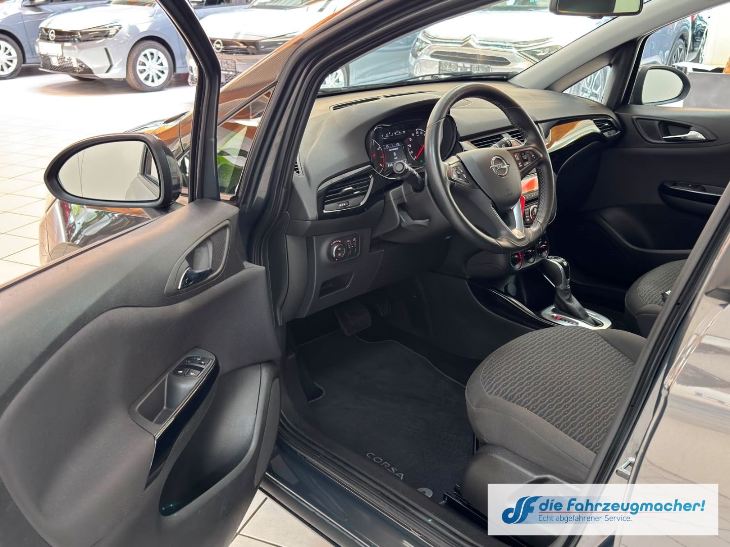 Fahrzeugabbildung Opel Corsa E drive Automati SHZ LenkradH Temp PDC Ber