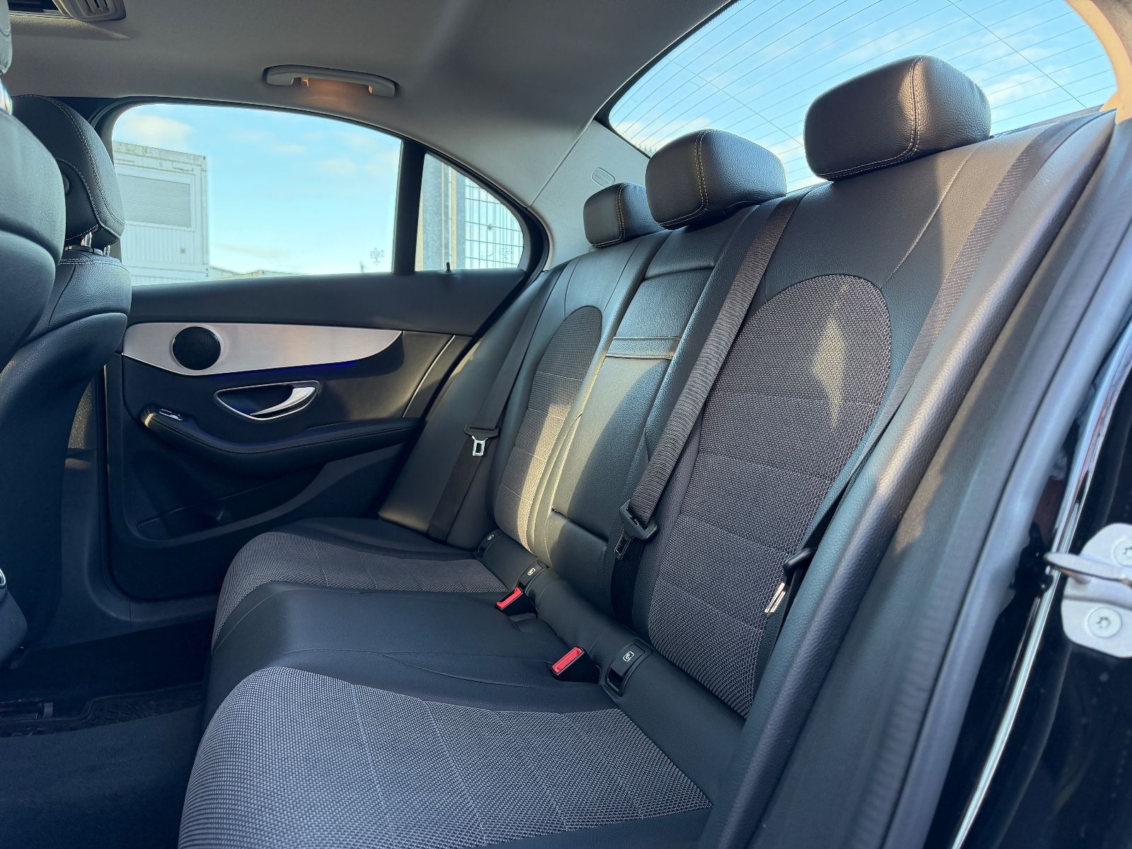 Fahrzeugabbildung Mercedes-Benz C 200 Lim. Avantgarde*SCHIEBEDACH*LED*ACC*TEILLE