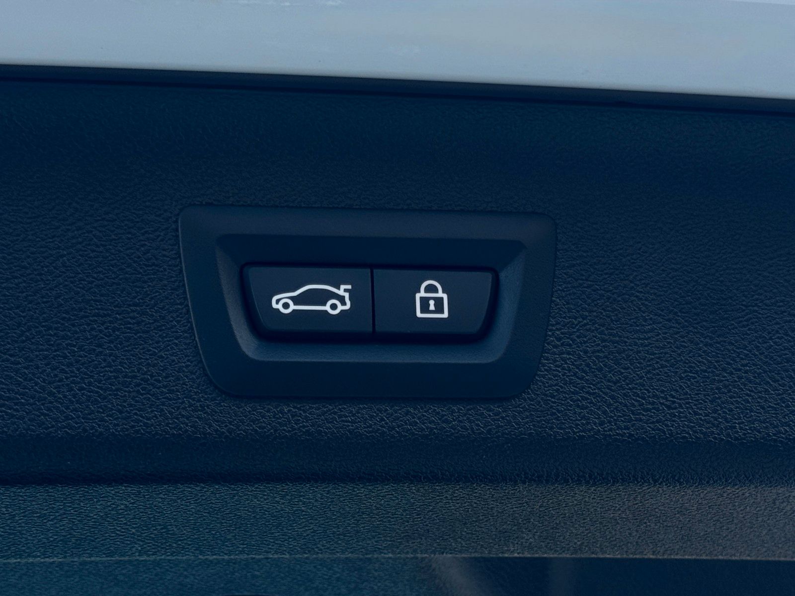 Fahrzeugabbildung BMW 530d Touring M Sport Shad HuD H&K LHZ SHZ Leder