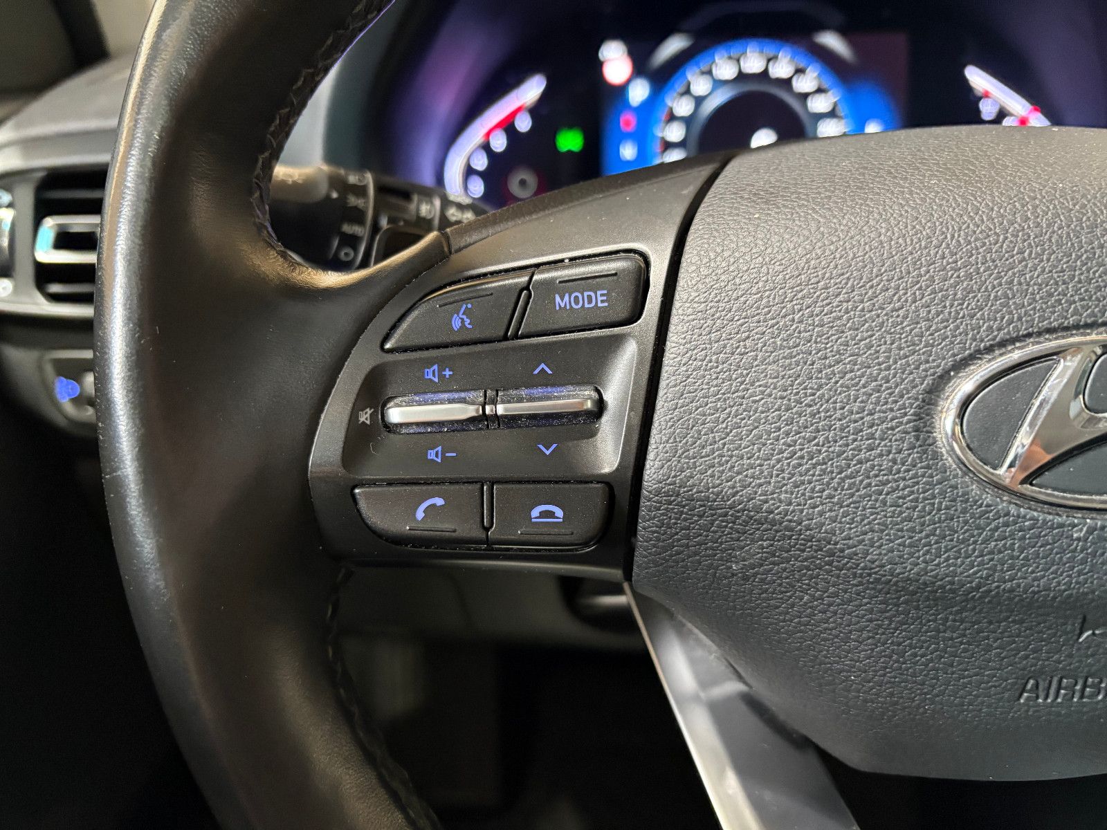 Fahrzeugabbildung Hyundai i30 CW /AUTOMATIK/MEMORY/LEDER/1-HAND/HEIZ-LENKR