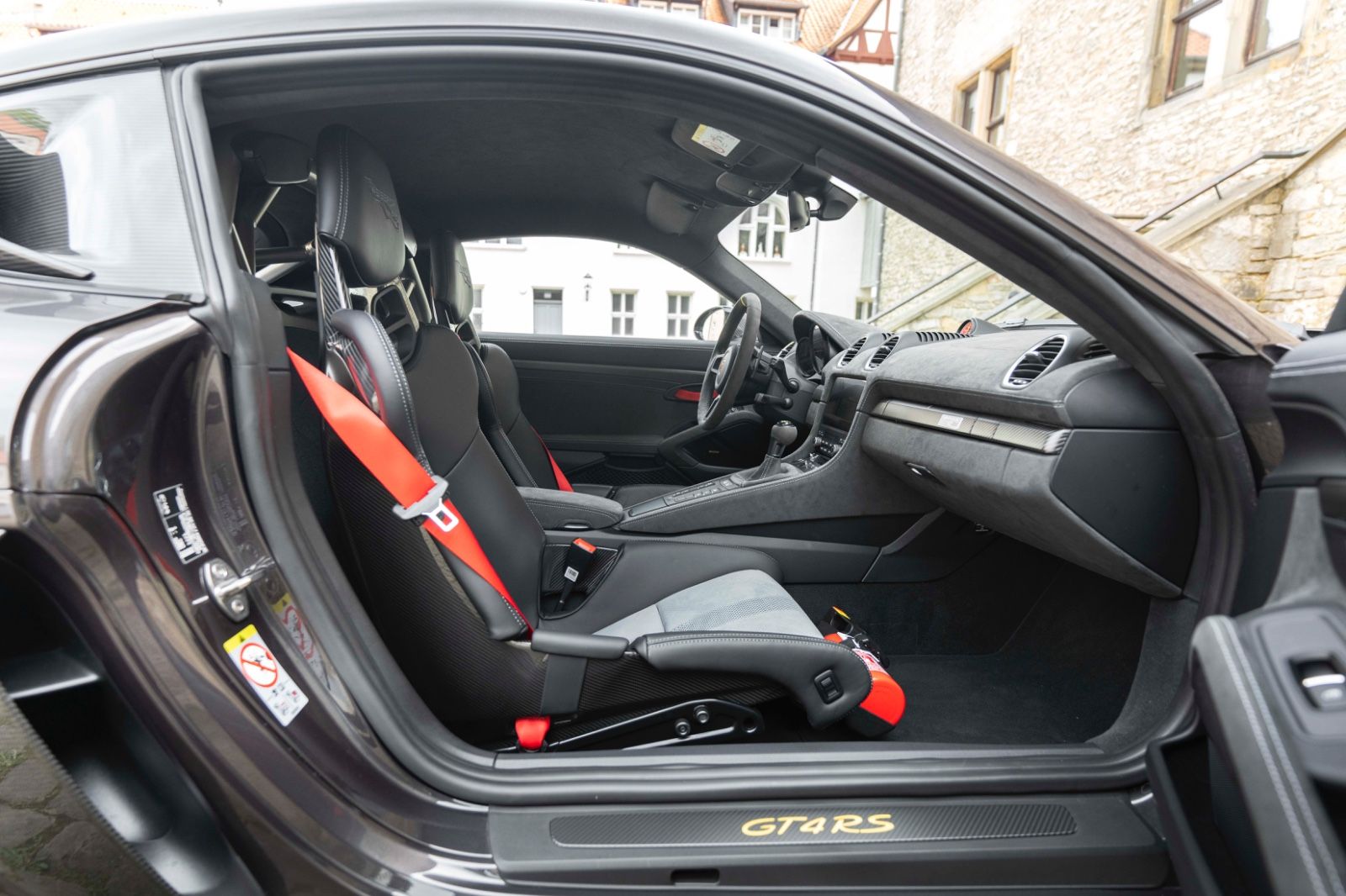 Fahrzeugabbildung Porsche Cayman GT4 RS WEISSACH LIFT BOSE PCCB MAGNESIUM