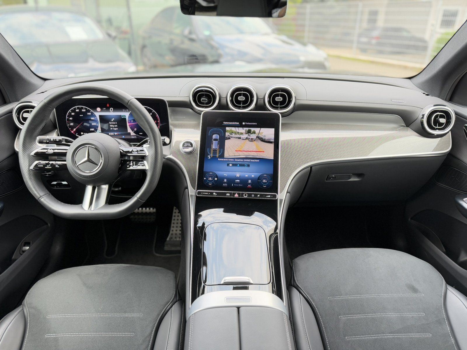 Fahrzeugabbildung Mercedes-Benz GLC 220 d 4M AMG*DISTRONIC*AHK*NIGHT-PAKET*KAMER