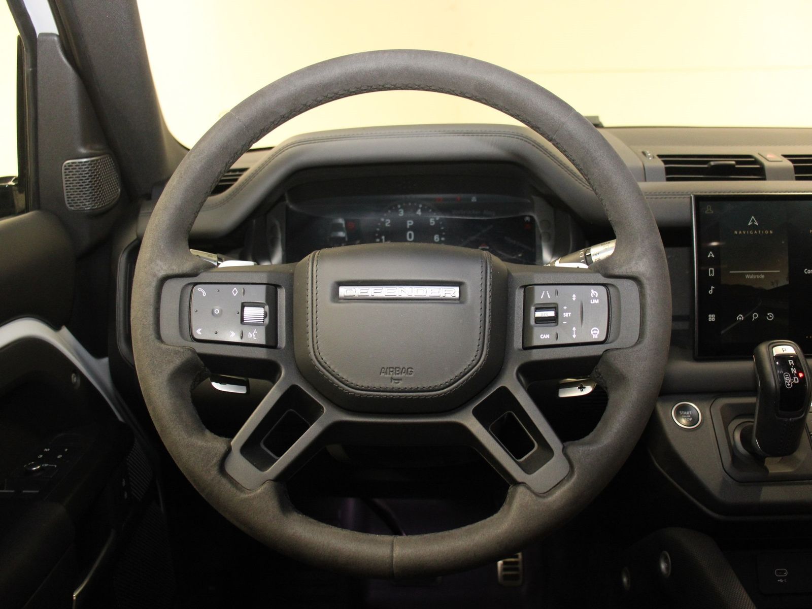 Land Rover Defender 90 P525 V8 Black Pack foto 14