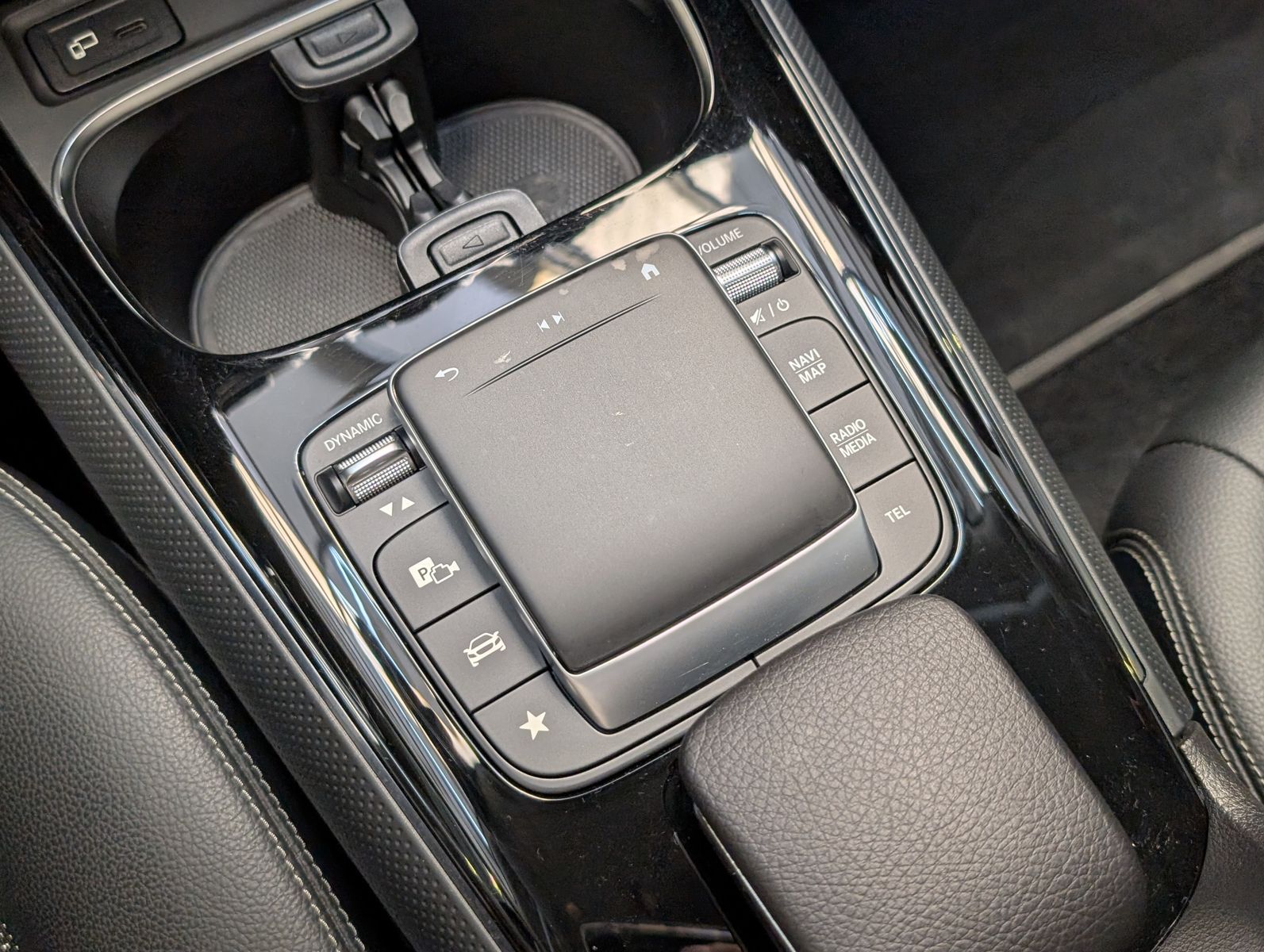 Fahrzeugabbildung Mercedes-Benz GLA 250 e EQ LED*NAVI*CARPLAY*SPURH.*PARKASSIST*