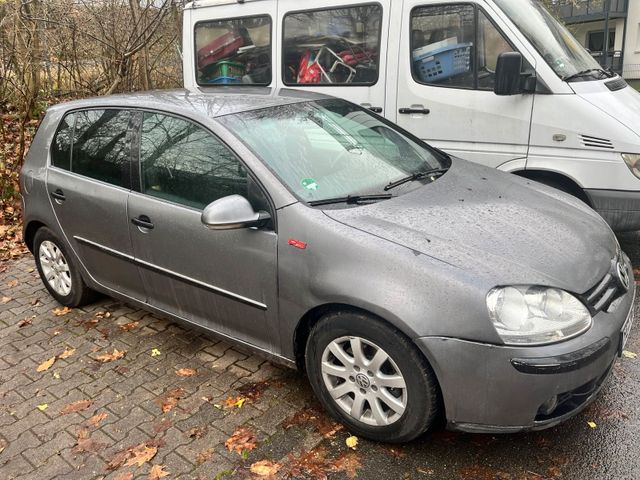 Volkswagen Golf 5 Grau zum Ausschlachten