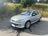 Peugeot 206 CC Platinum 110 Automatik Platinium /AHK - Peugeot 206 Platinium mit Benzin-Antrieb