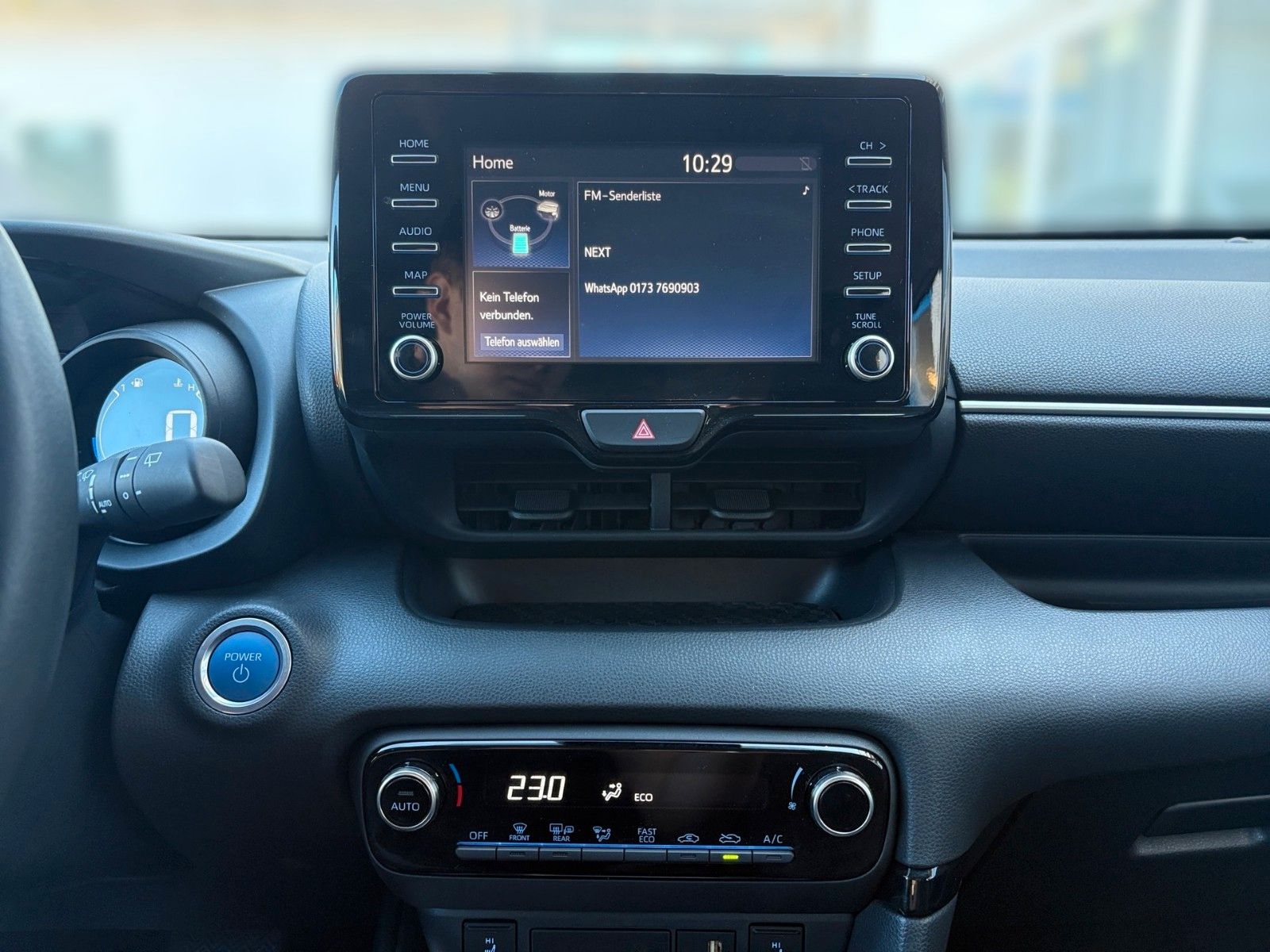 Fahrzeugabbildung Toyota Yaris Hybrid Team Deutschland
