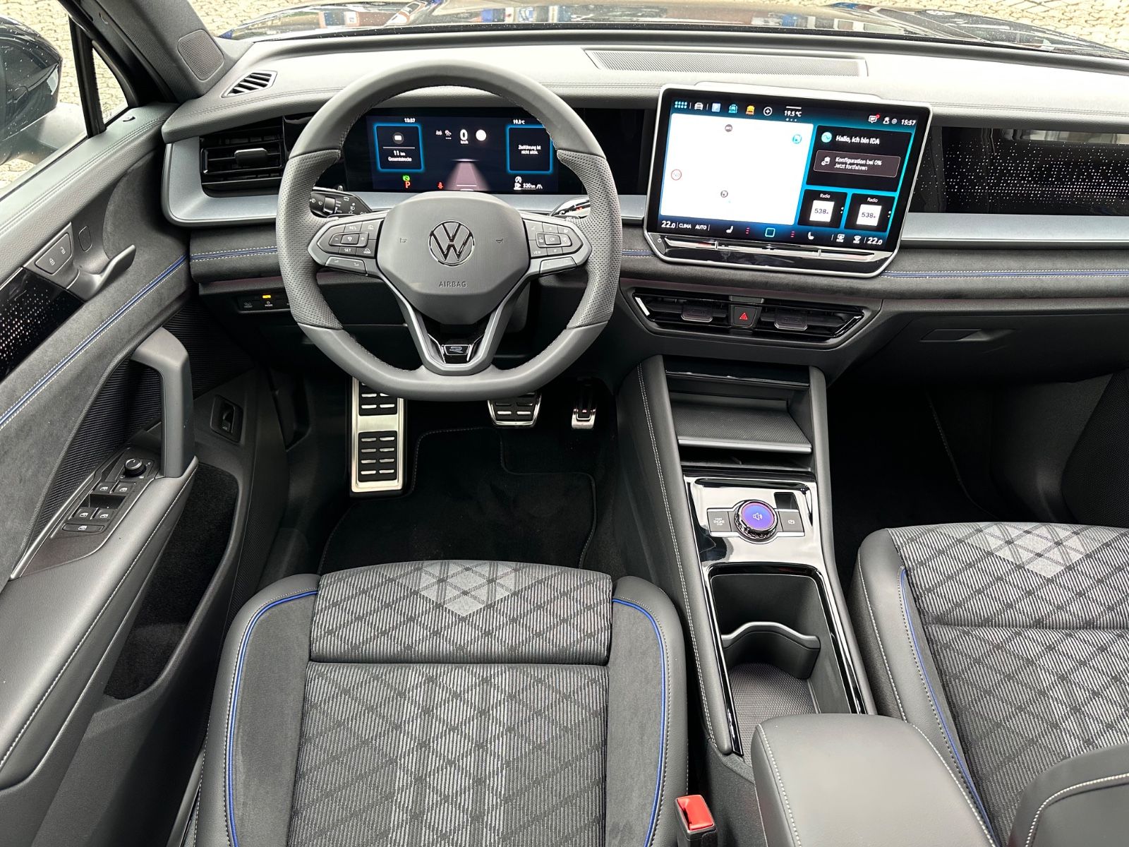 Fahrzeugabbildung Volkswagen Tayron 2.0 TDI 4M R-Line DSG Pano/AHK/NAVI/ACC