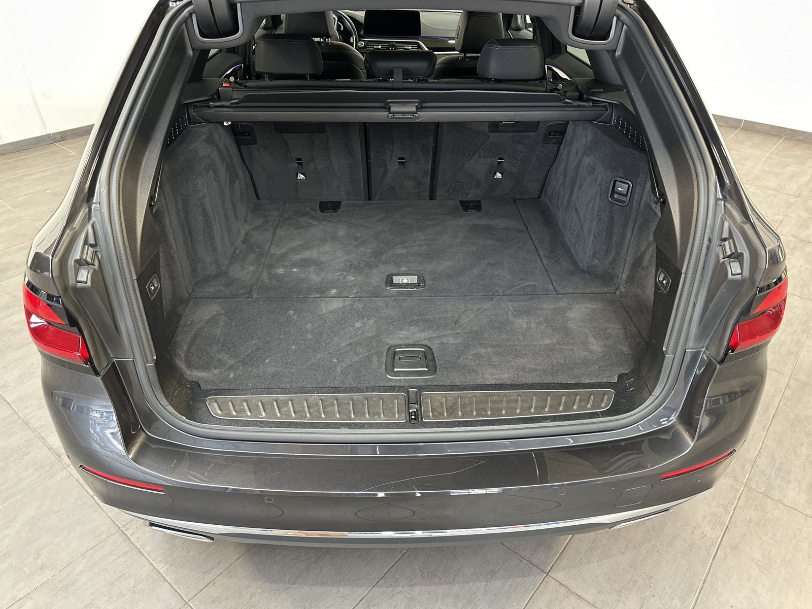 Fahrzeugabbildung BMW 520d Touring Luxury-Line NAV+LED+HEAD-UP+H&K+KAM