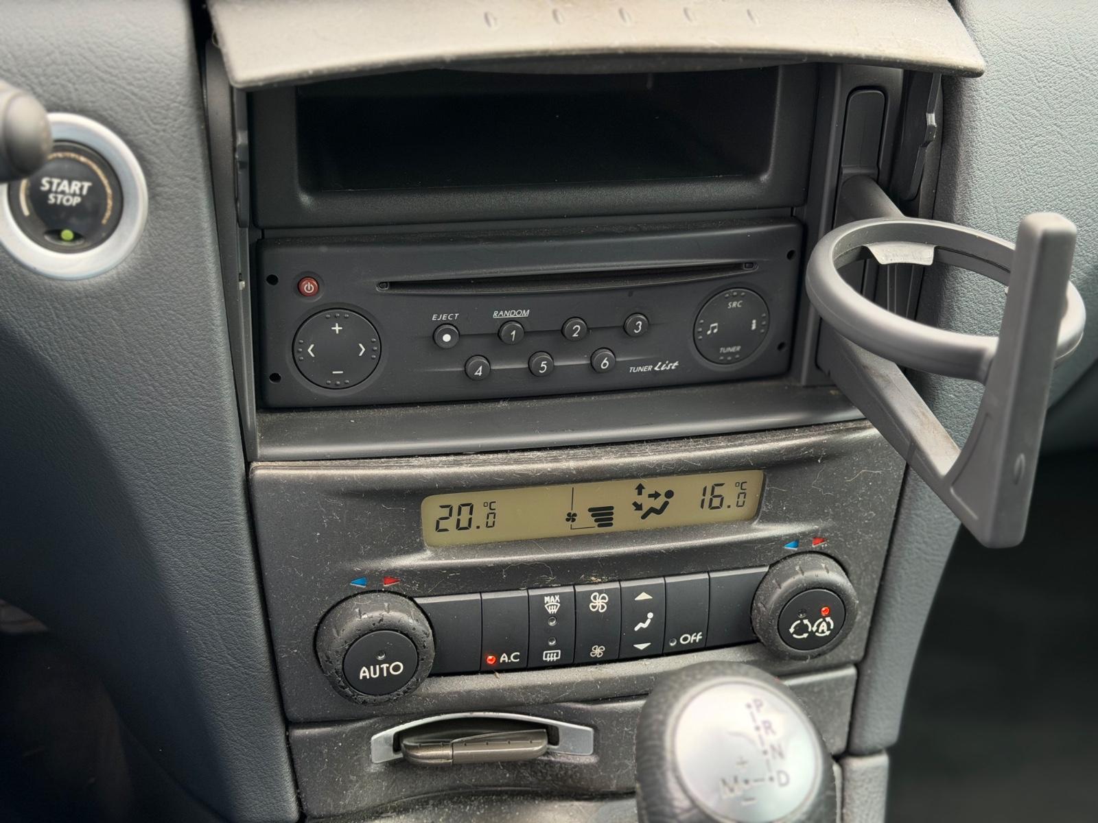 Renault Laguna 2004 — photo 14