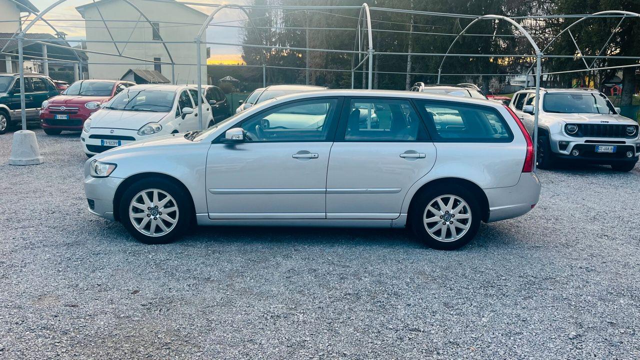 VOLVO V50 1.8 16V 125CH FLEXI-FUEL MOMENTUM