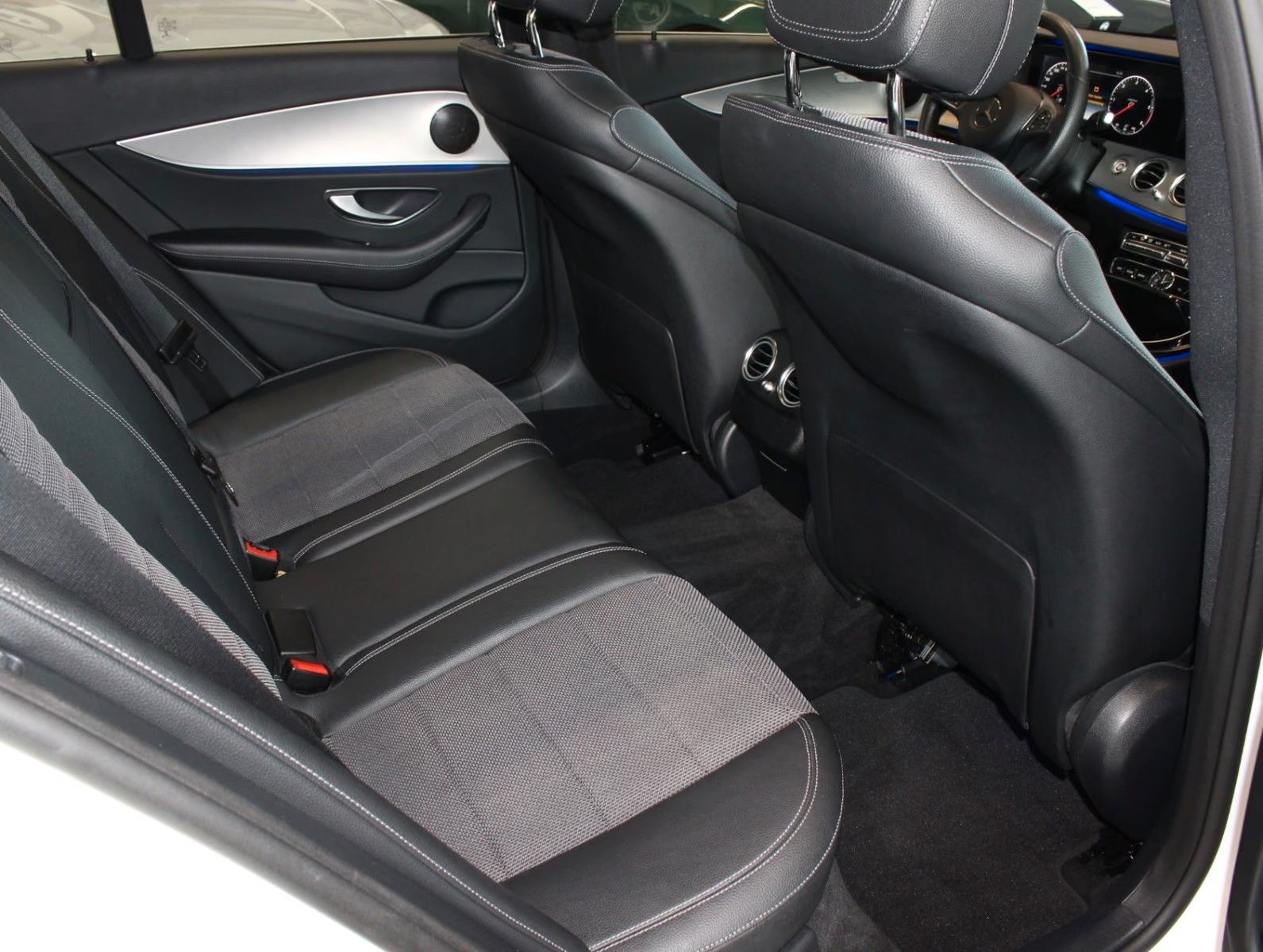 Fahrzeugabbildung Mercedes-Benz E 350 d T Avantgarde 9G 360°+LED+2.Hand