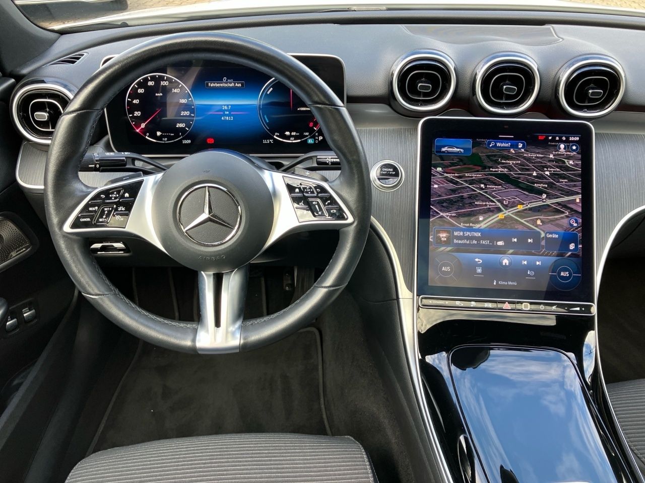 Fahrzeugabbildung Mercedes-Benz C 400 e 4M Avantgarde Pano DigitalL Burmester 36