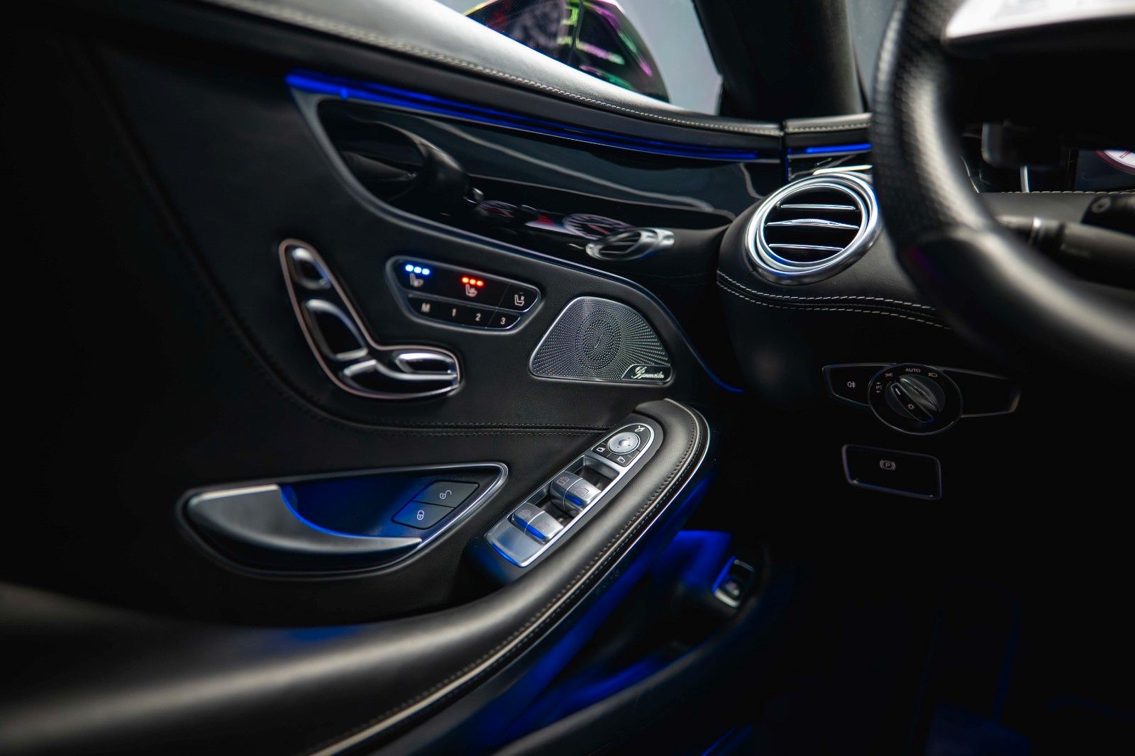 Fahrzeugabbildung Mercedes-Benz S 63 AMG 4Matic Night Edition Designo *ACC*Pano*