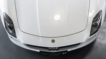 صورة 9 لـ 2010 Mercedes-BENZ SLS AMG