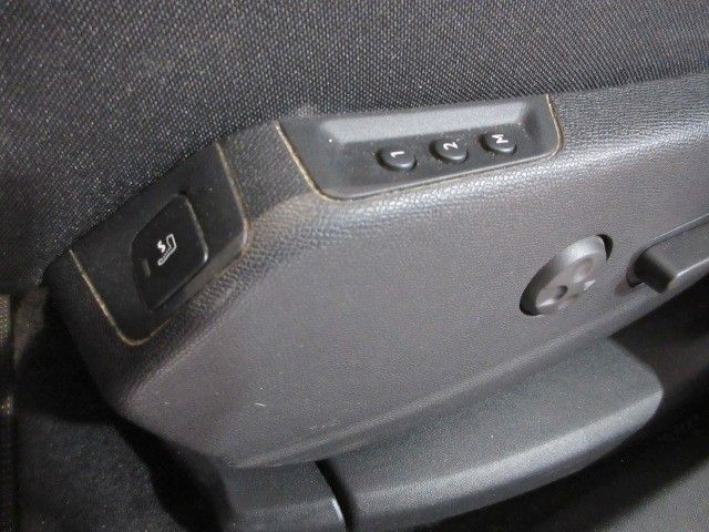 Fahrzeugabbildung Peugeot 5008 Allure 1.5D LED/SHZ/PANO/AHK/LEDER&MASSAGE
