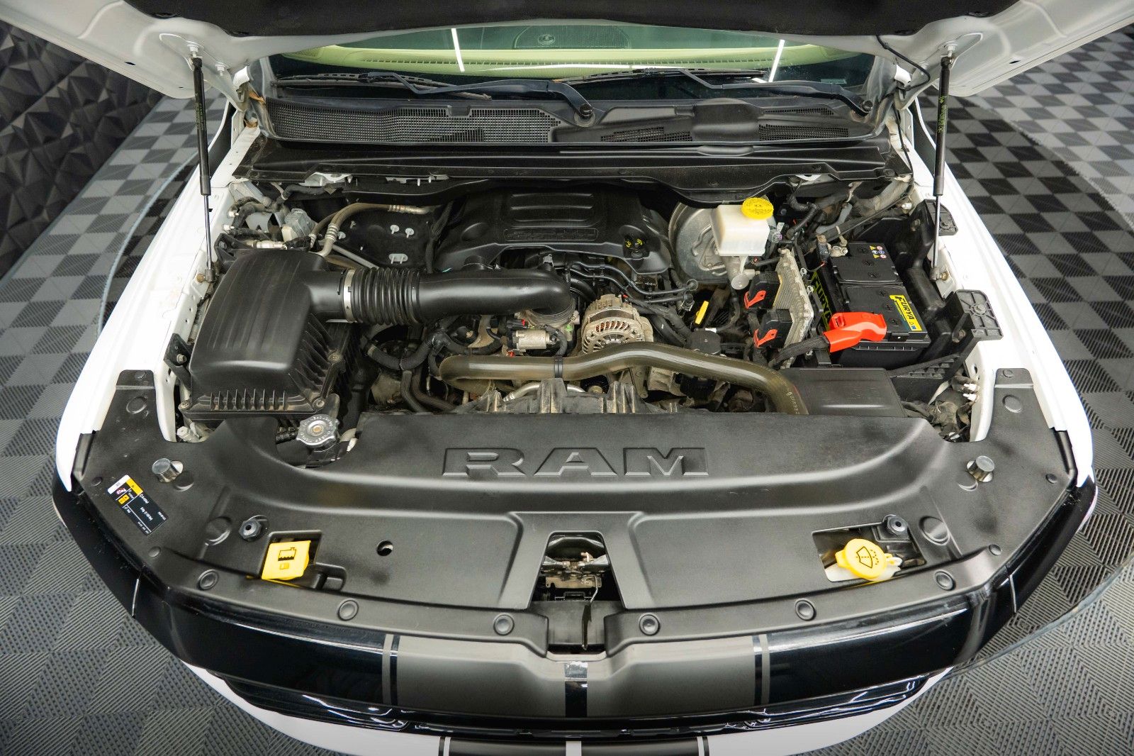 Fahrzeugabbildung Dodge RAM 5.7 V8 HEMI 4x4 OFFROAD LONGBED AXLE LOCK