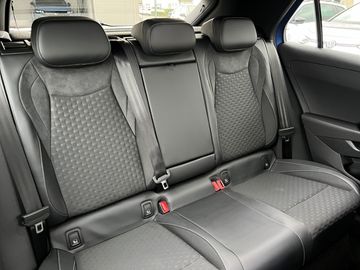 Volkswagen T-Roc   R-Line 1.5 l eTSI 150 PS 7-Gang-DSG