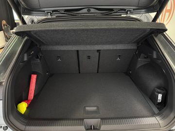 Volkswagen T-Roc 1.5 neues Modell R-Line AHK*elek Kofferr.