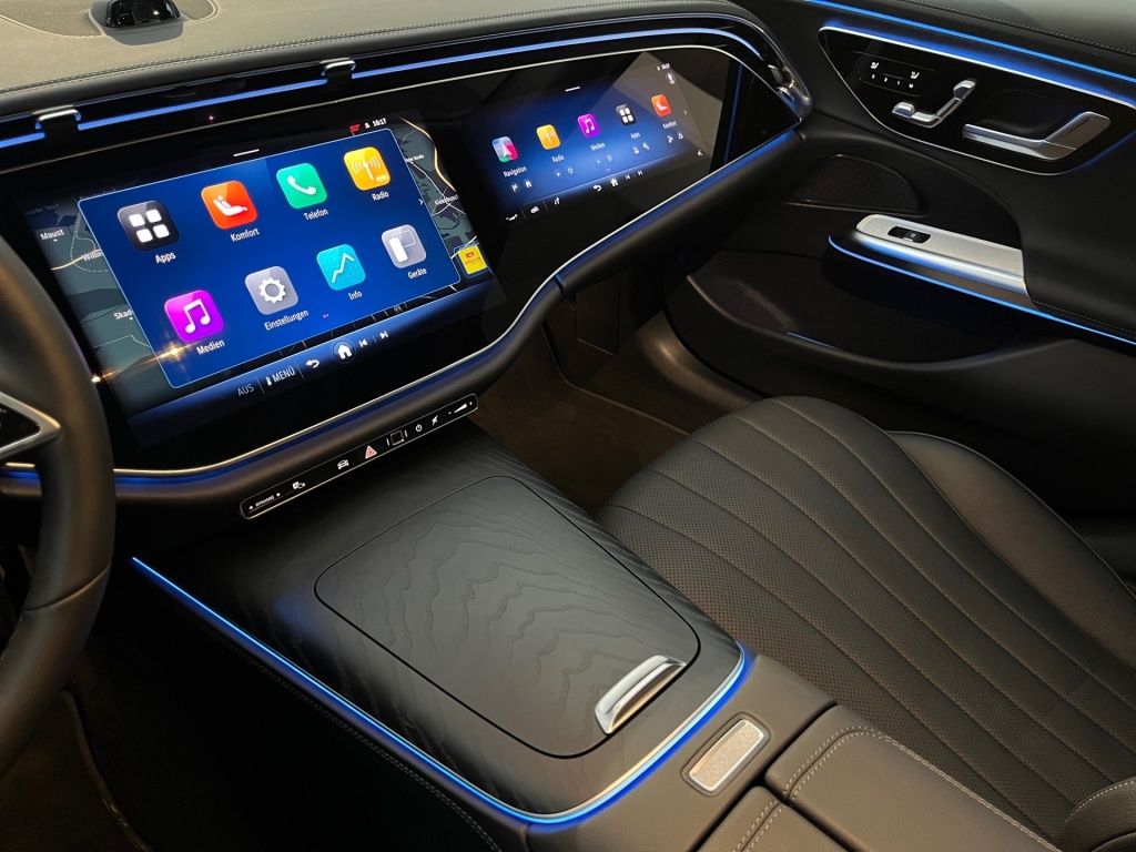 Fahrzeugabbildung Mercedes-Benz E 450 dT 4M AHK Pano Sitzklima Superscreen 360°