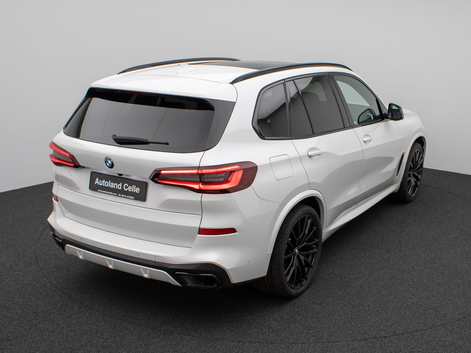 Fahrzeugabbildung BMW X5 xD30d M Sport Panorama Laser 360°HUD DAB B&W