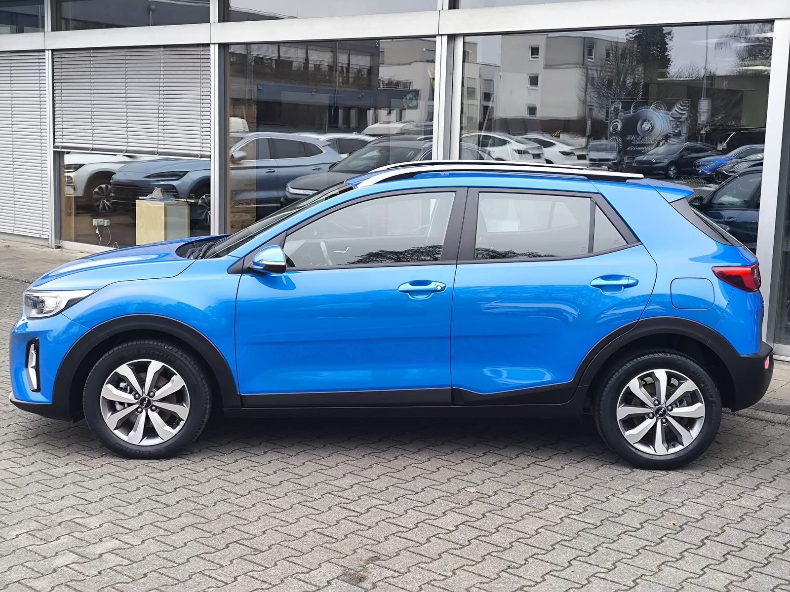 Fahrzeugabbildung Kia Stonic 1.0 T-GDI NAVI+KAM+PDC+MFL+TEMP+APPLE+DAB