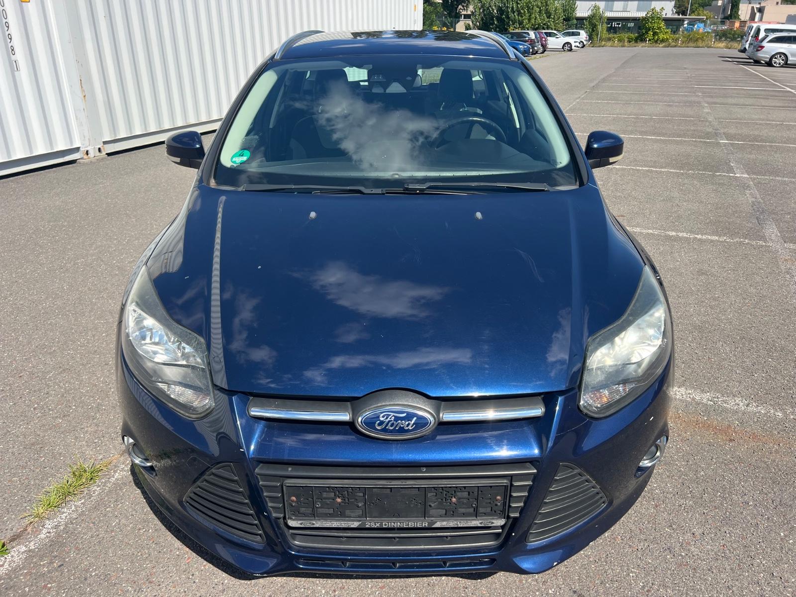 Ford Focus 2012 — rear view