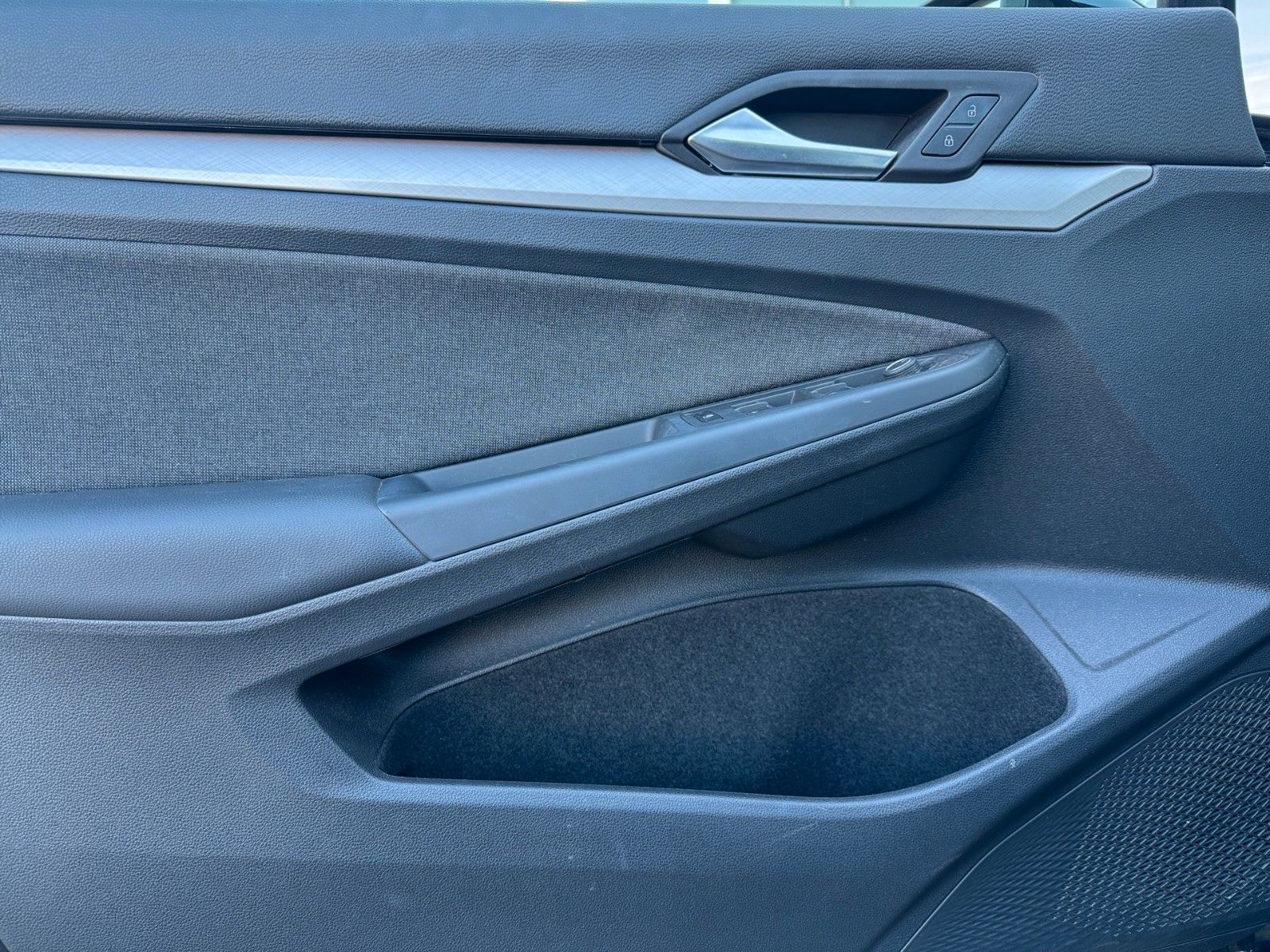 Fahrzeugabbildung Volkswagen Golf VIII Lim. Life 1.0 TSI