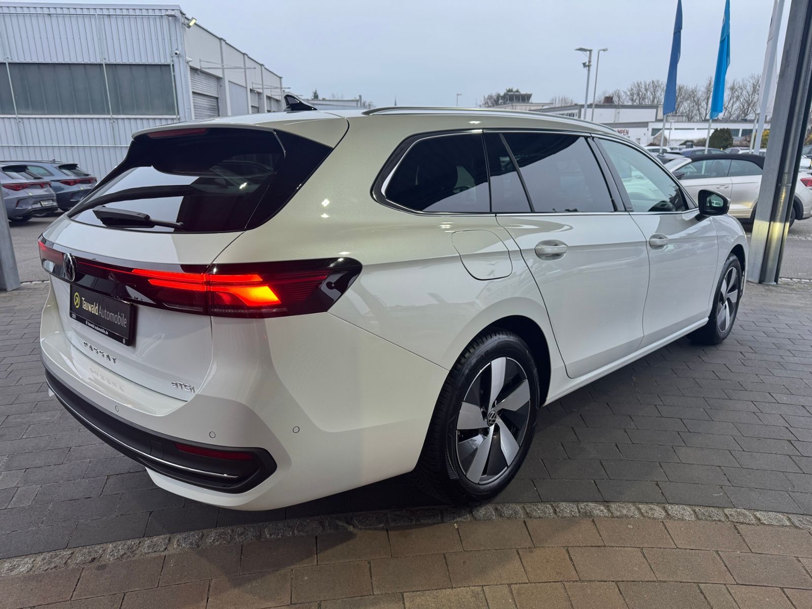 Volkswagen Passat Variant - Bild 7