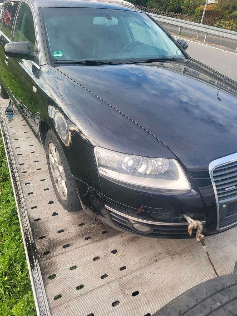 Audi Quattro 2005 — салон