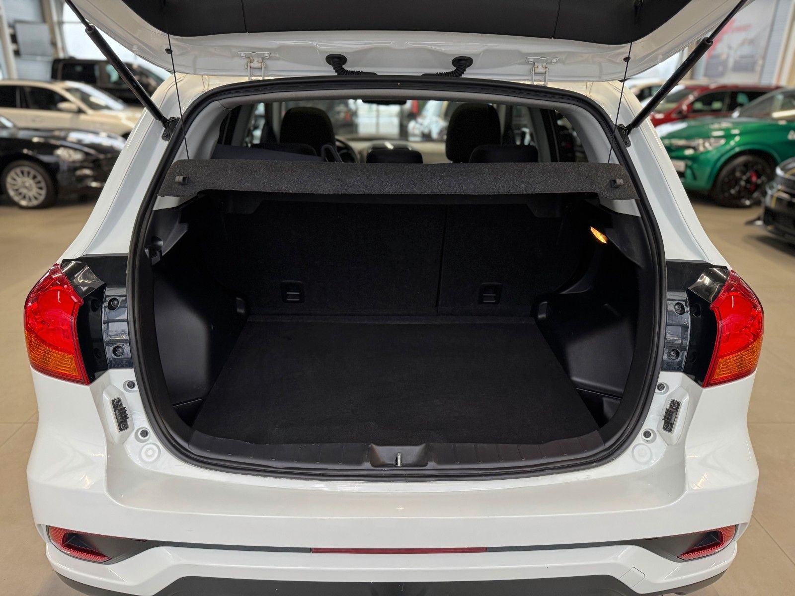 Fahrzeugabbildung Mitsubishi ASX 1.6 Edition+ Black-Paket 2WD "AHK Sitzheizg"