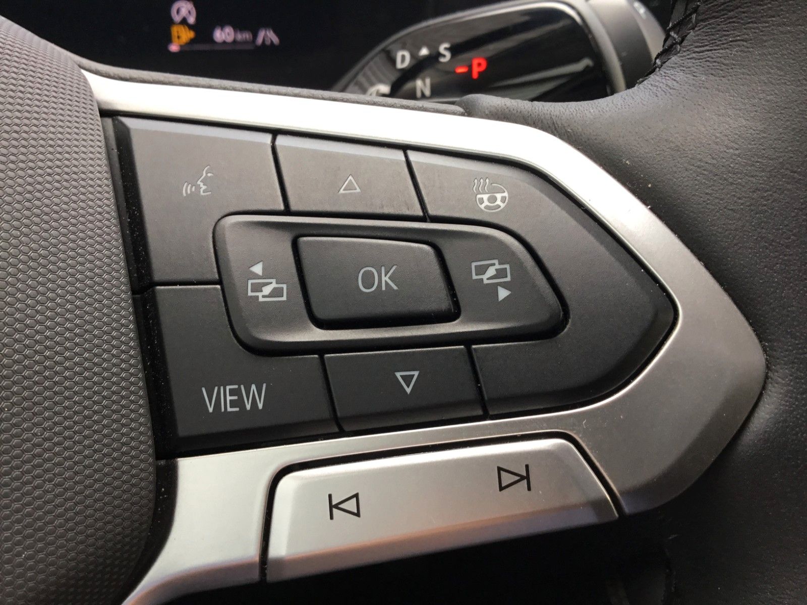 Fahrzeugabbildung Volkswagen Tiguan 1.5 eTSI DSG Elegance+AHK+Navi+18"+Kamera