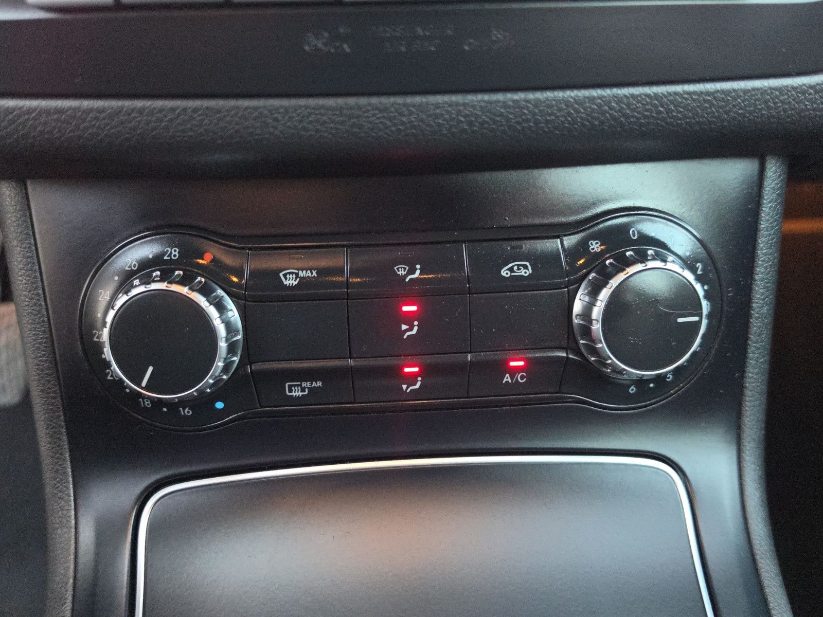 Fahrzeugabbildung Mercedes-Benz B 180 AUTOMATIK KAMERA TEMPOMAT SITZHEIZUNG NAVI