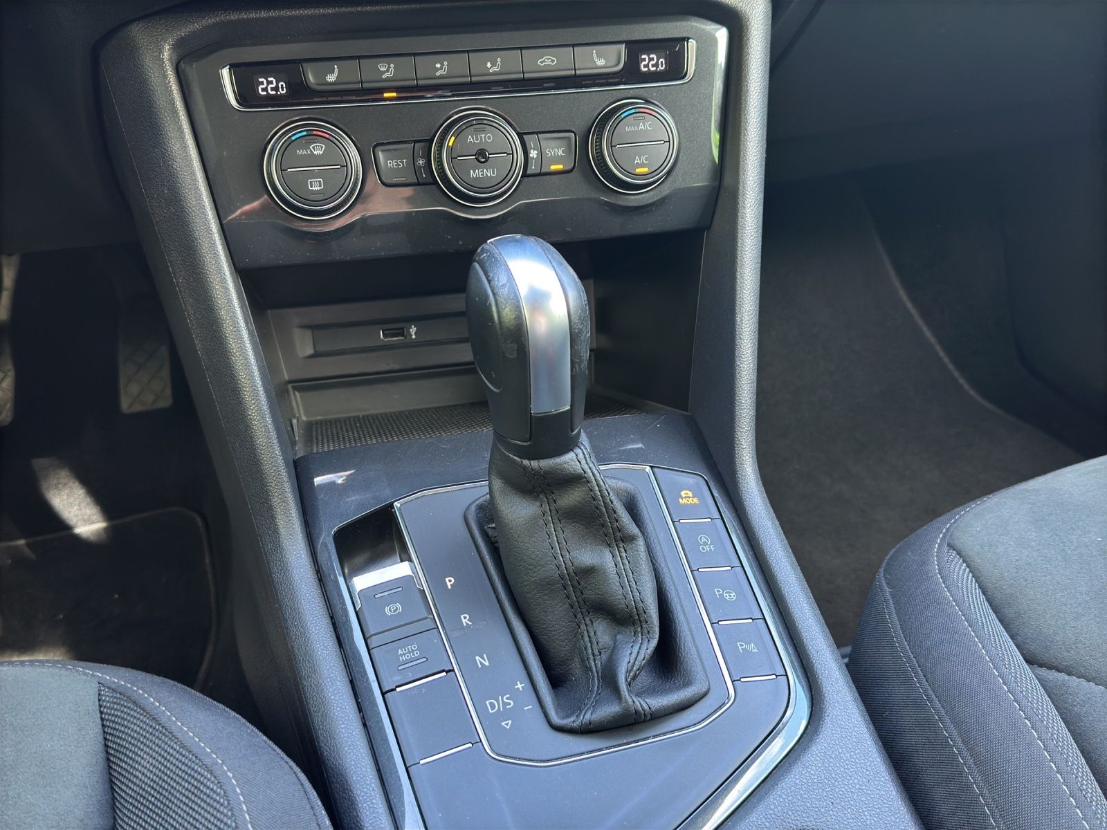 Fahrzeugabbildung Volkswagen Tiguan TDI Highline DSG LED NAVI AID ACC RFK SH