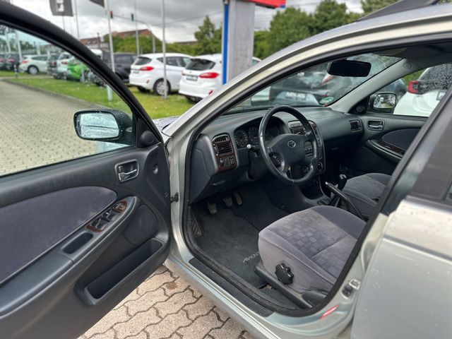 Toyota Avensis  1.8 Linea Sol