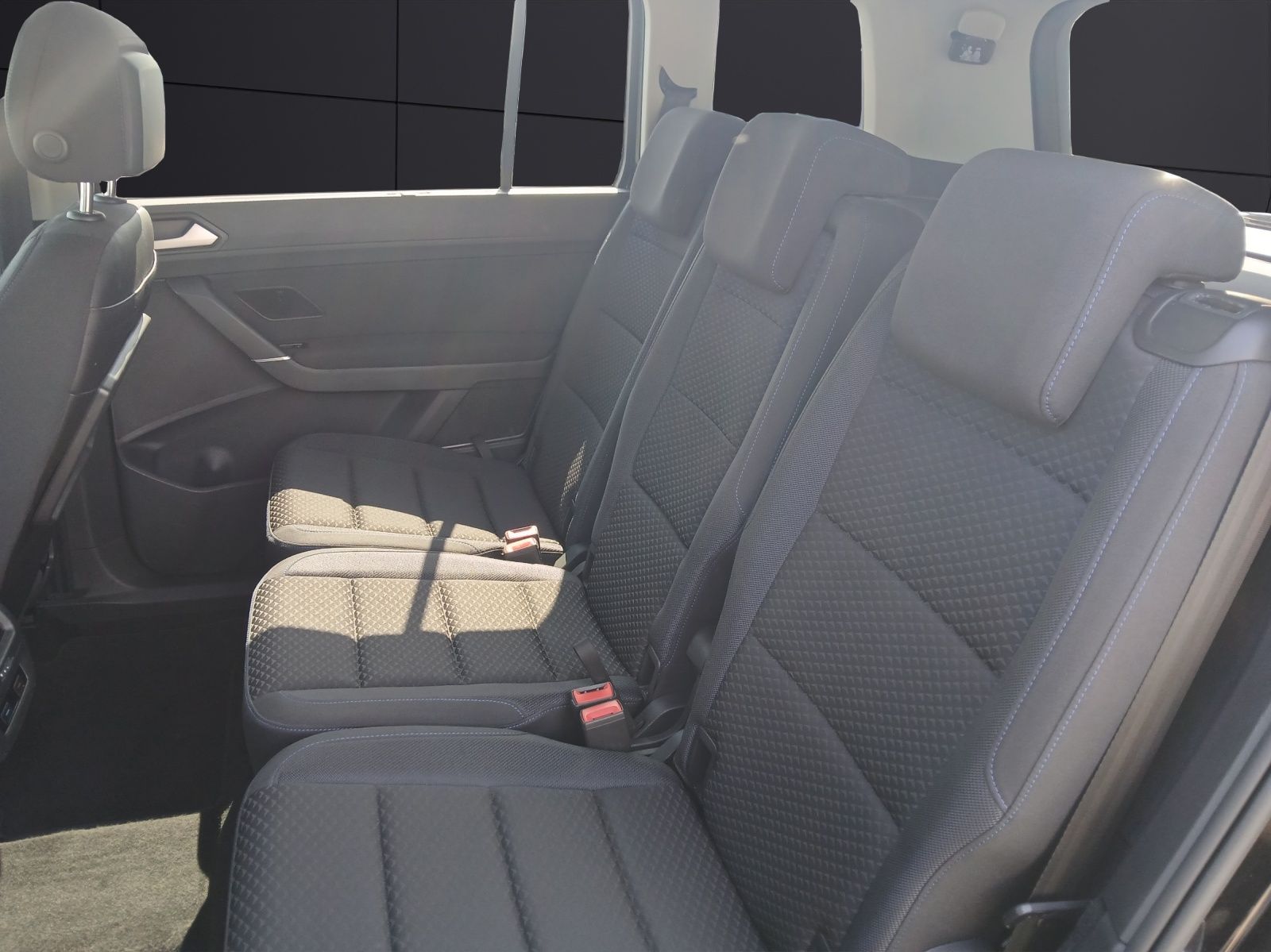 Fahrzeugabbildung Volkswagen Touran TSI United 7-Si Navi PDC SH LM