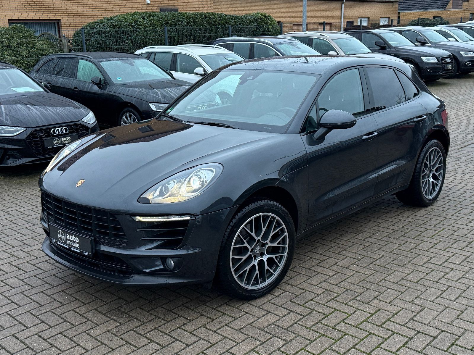 PORSCHE Macan